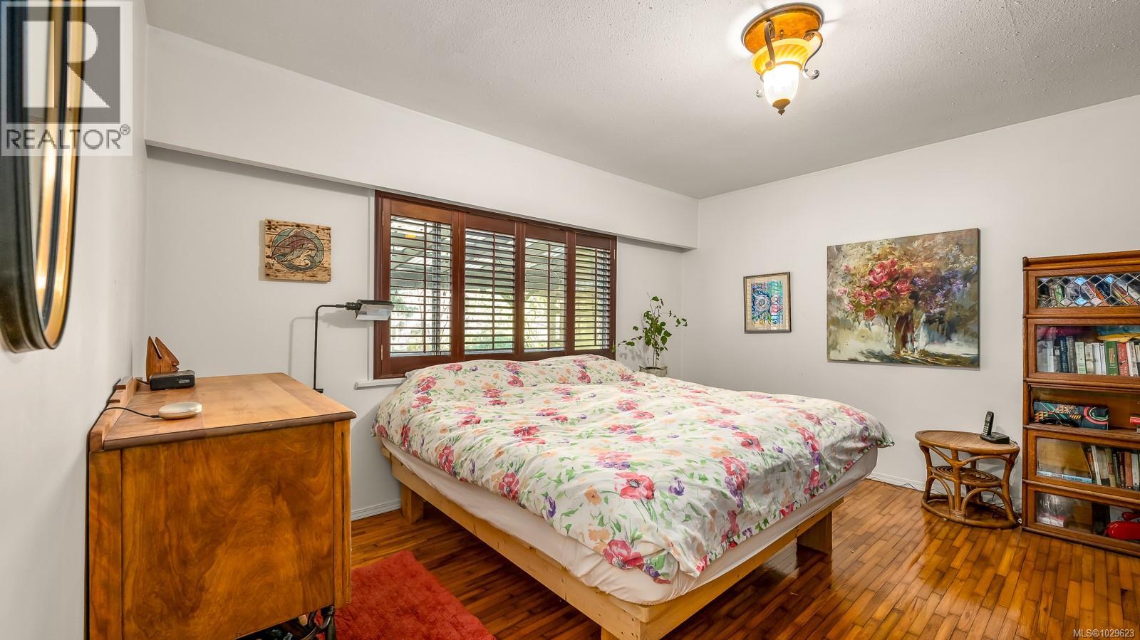 8131 Macartney Dr - 32