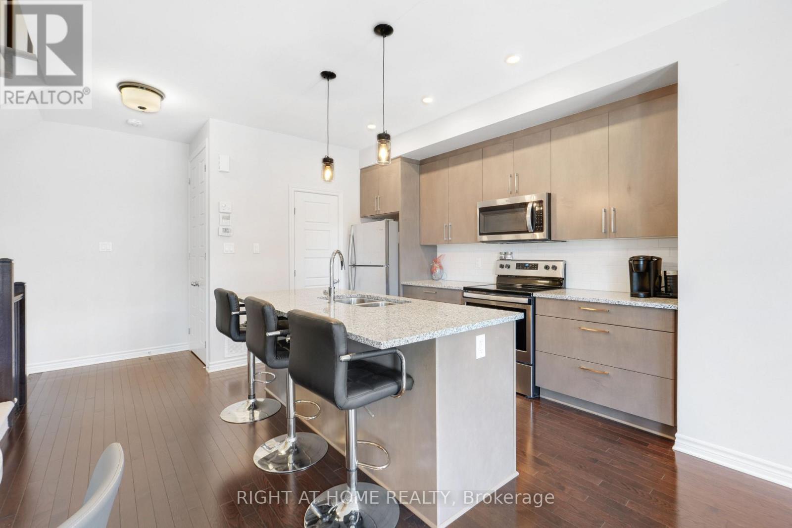 554 LABRADOR CRESCENT - 10