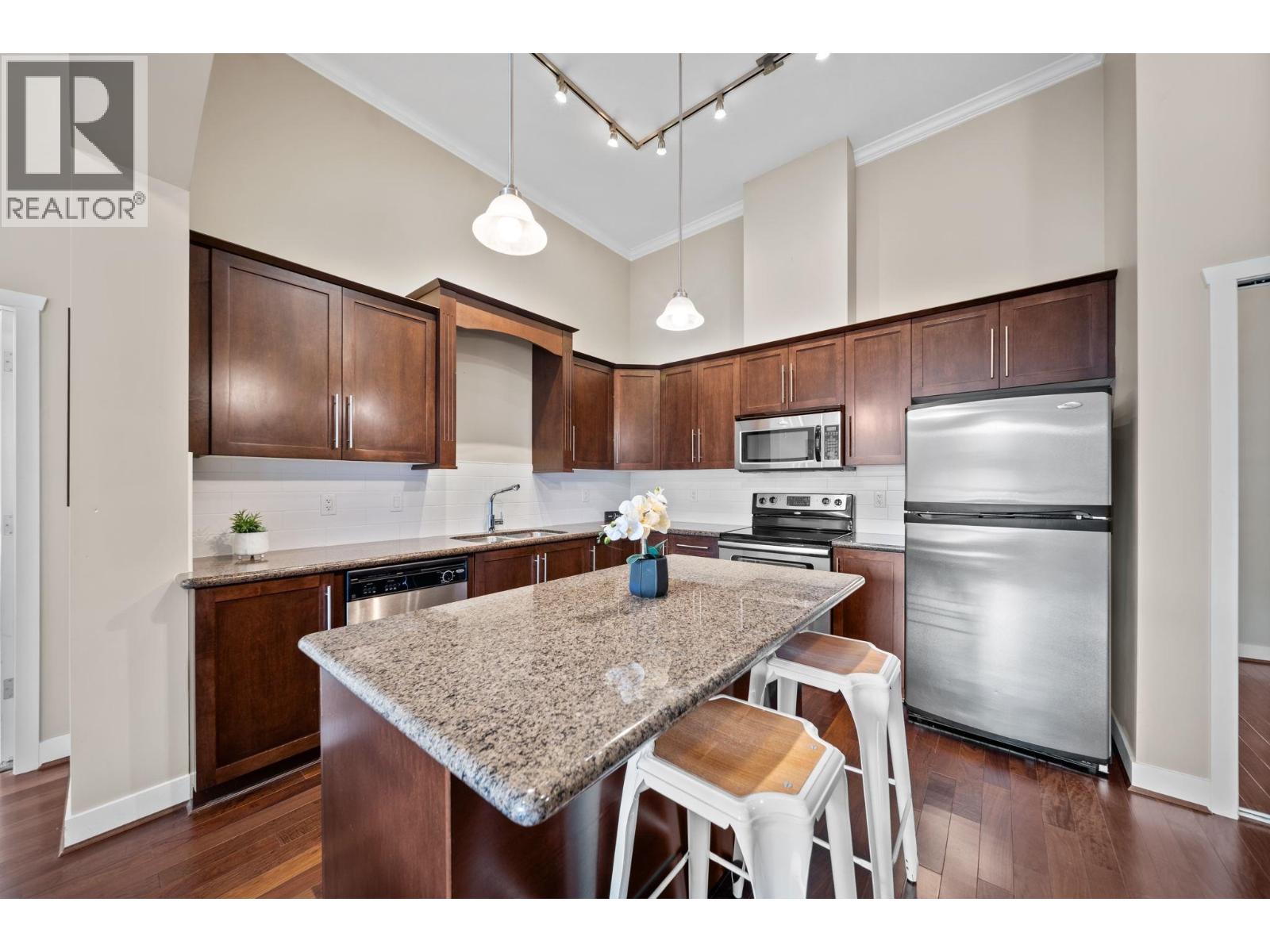 421 2628 MAPLE STREET — photo 2