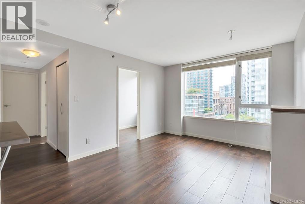 906 822 SEYMOUR STREET — photo 2