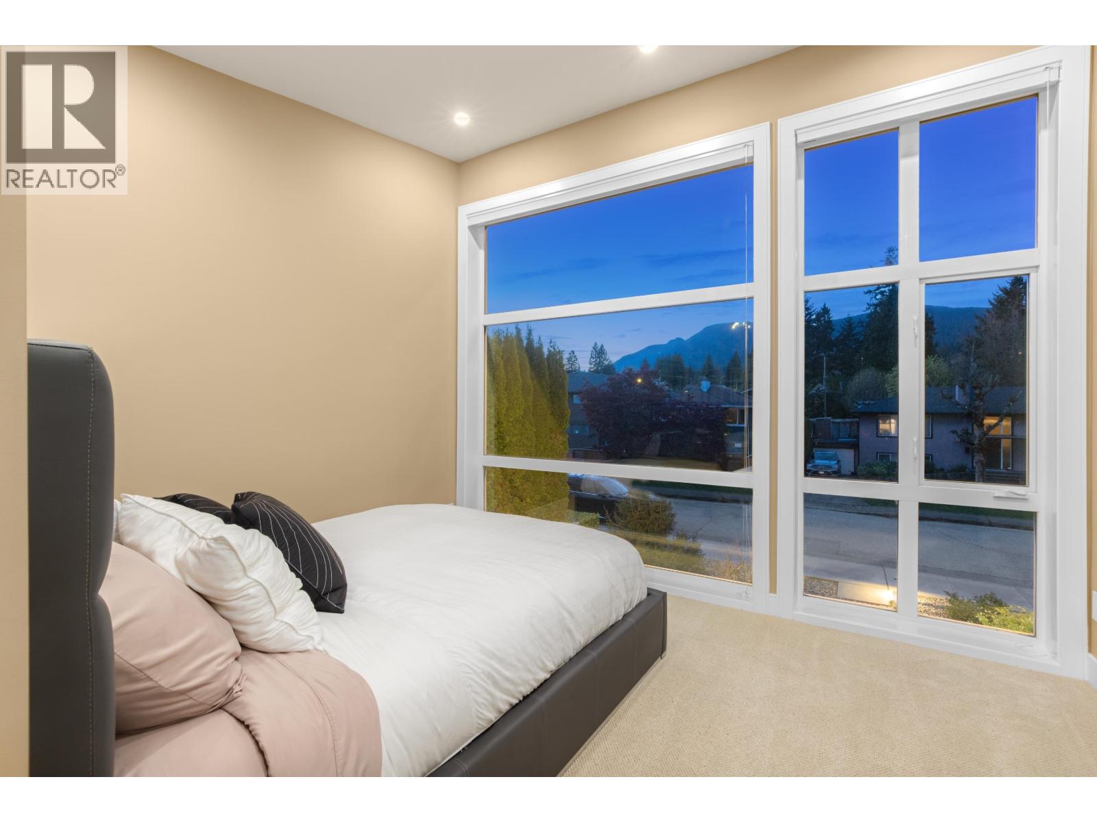 315 E 20TH STREET, North Vancouver