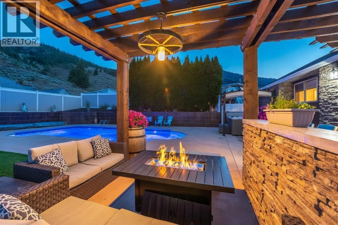 12104 GOLF COURSE Drive, Osoyoos