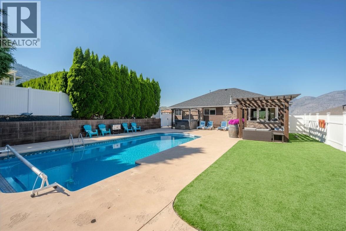 12104 GOLF COURSE Drive, Osoyoos