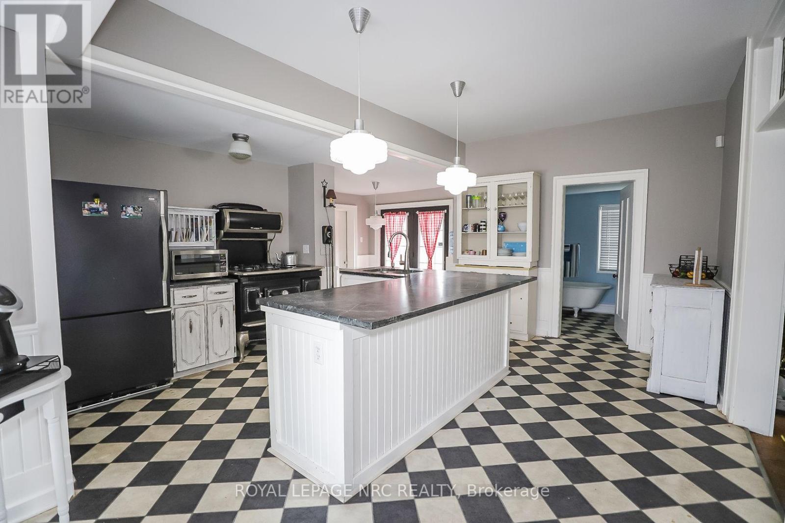 264 RIDGE ROAD N