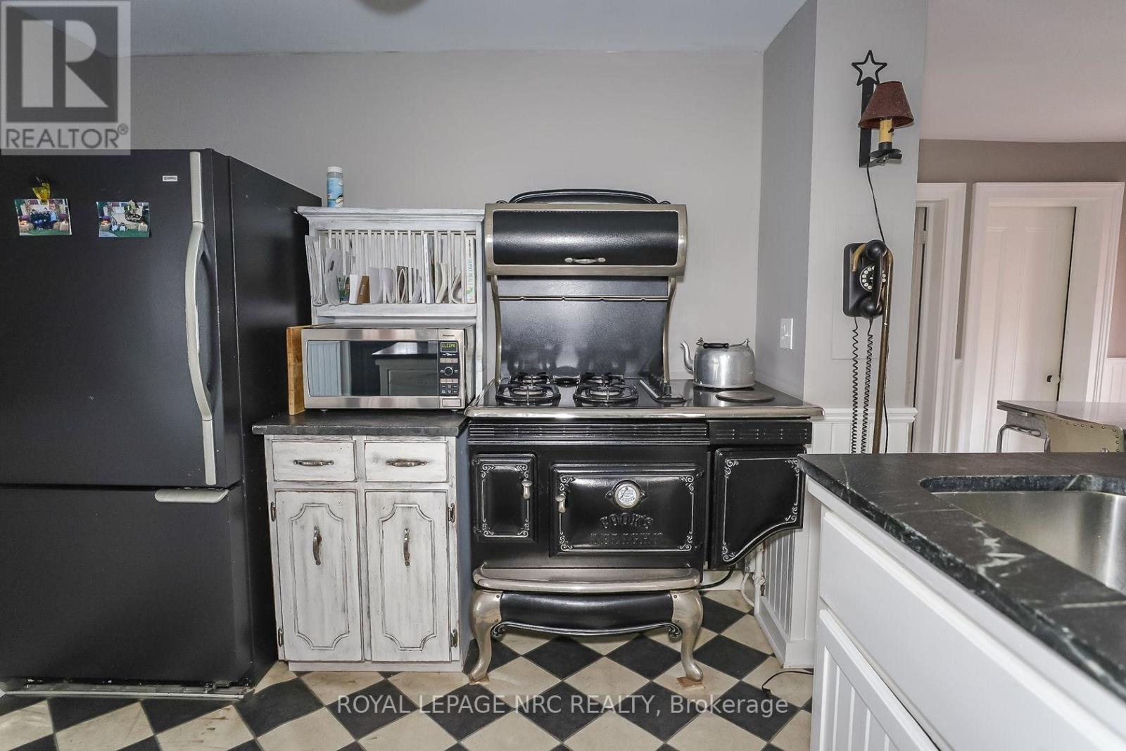 264 RIDGE ROAD N