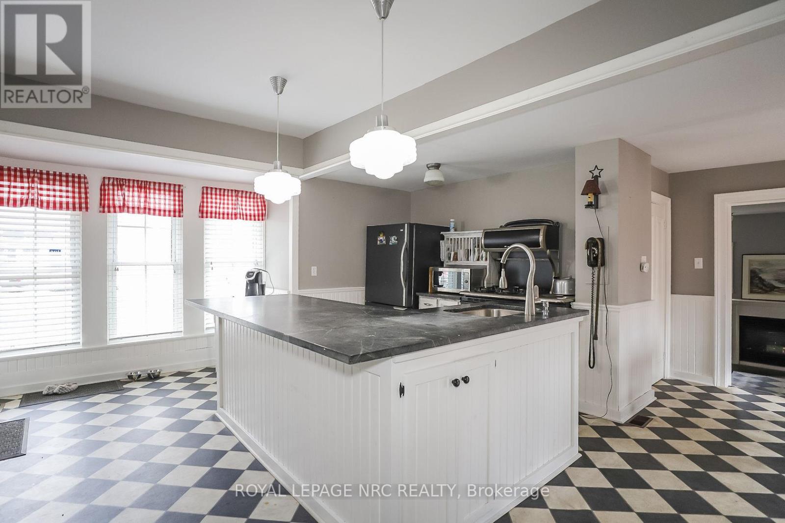 264 RIDGE ROAD N