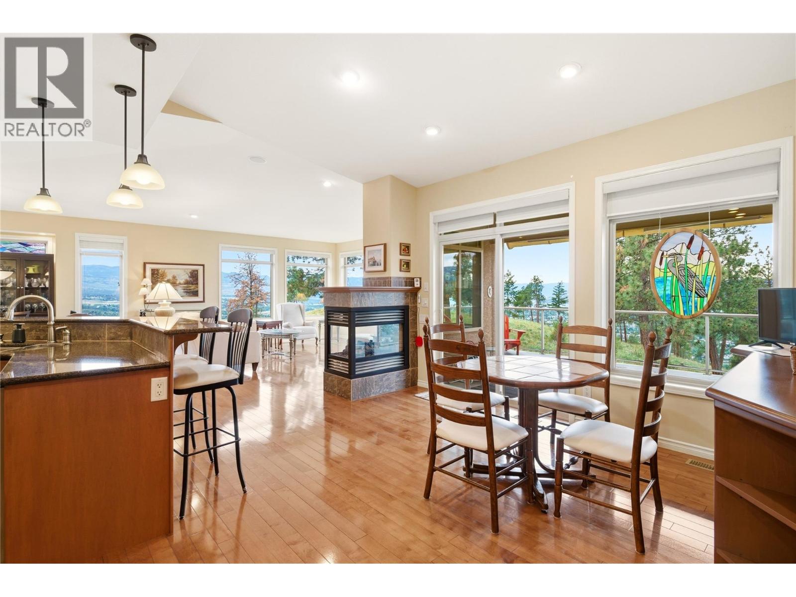 #20 2213 Waddington Court - 14