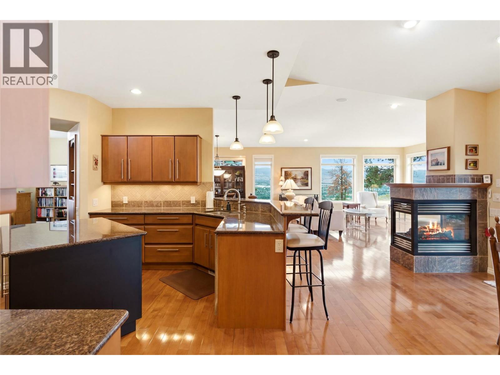 #20 2213 Waddington Court - 15