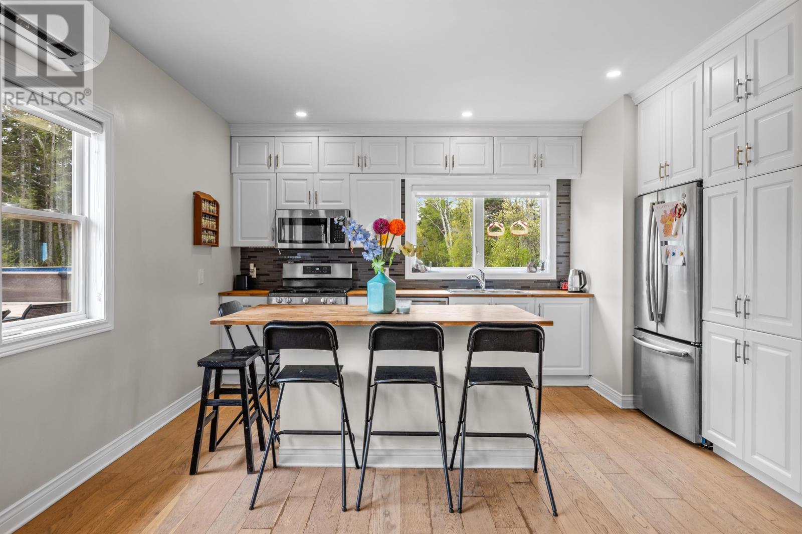 2263 SELKIRK Road - 4
