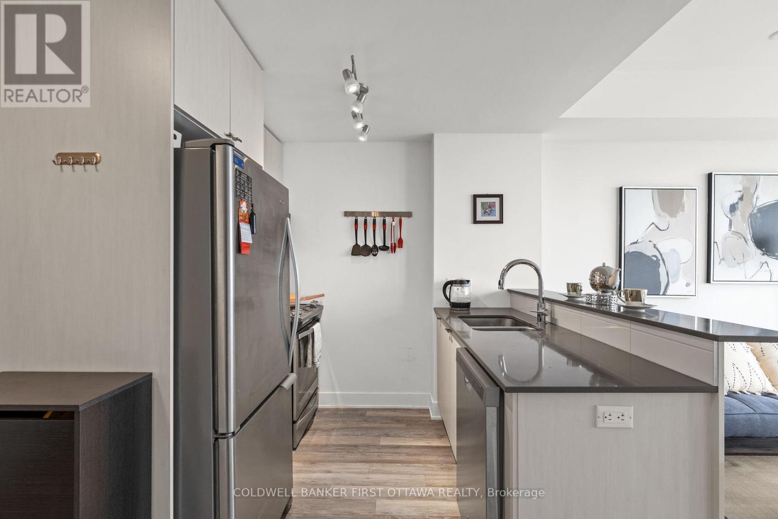 1 Bed, 1 Bath House for Sale in Ottawa – 1905 – 485 RICHMOND ROAD, Ottawa – MLS# X13225566 - Image 13