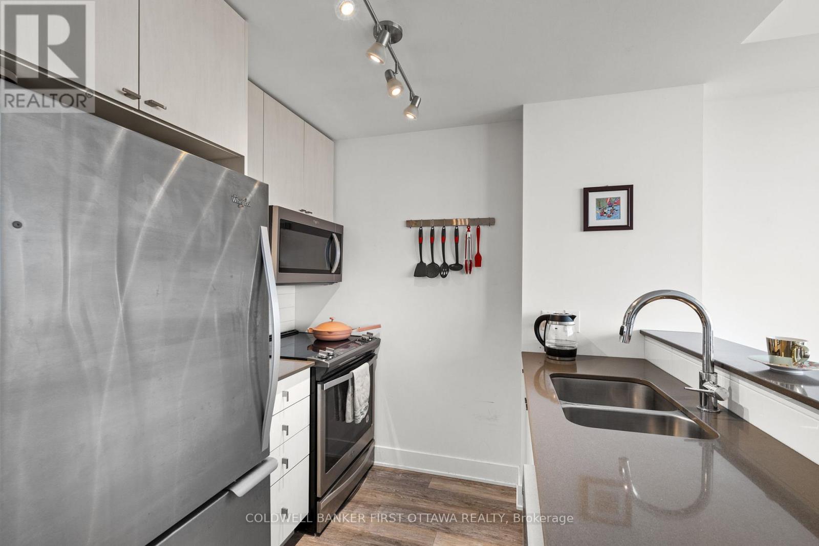 1 Bed, 1 Bath House for Sale in Ottawa – 1905 – 485 RICHMOND ROAD, Ottawa – MLS# X13225566 - Image 14