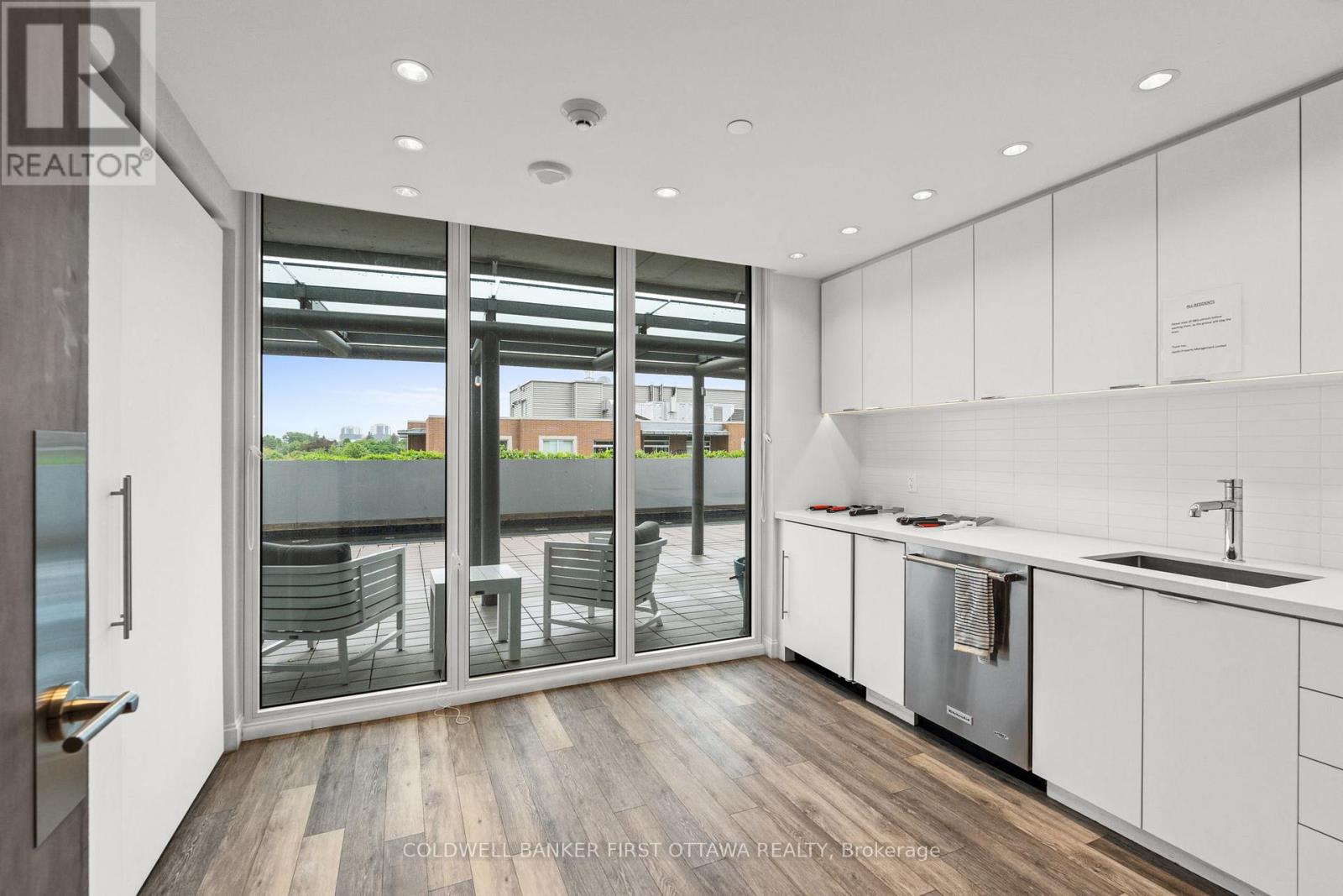 1 Bed, 1 Bath House for Sale in Ottawa – 1905 – 485 RICHMOND ROAD, Ottawa – MLS# X13225566 - Image 29