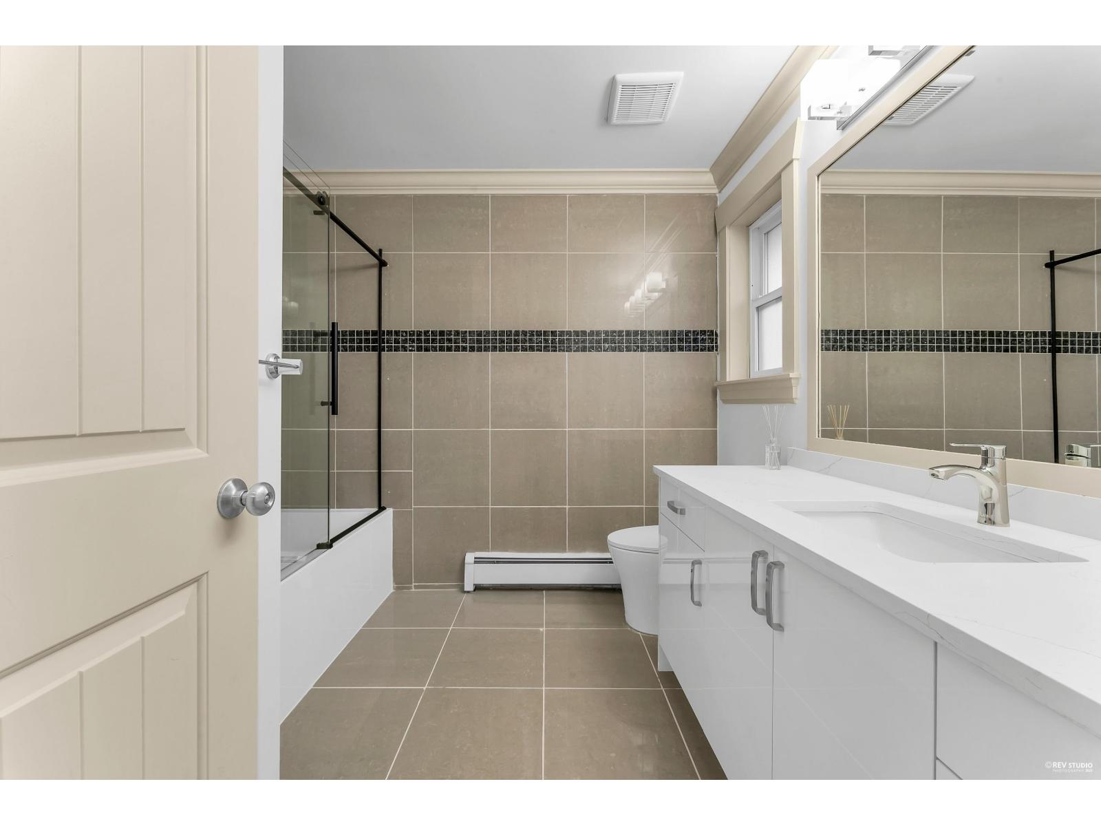 6 Bed, 4 Bath House for Sale in Surrey – 13125 108 AVENUE, Surrey - Image 14