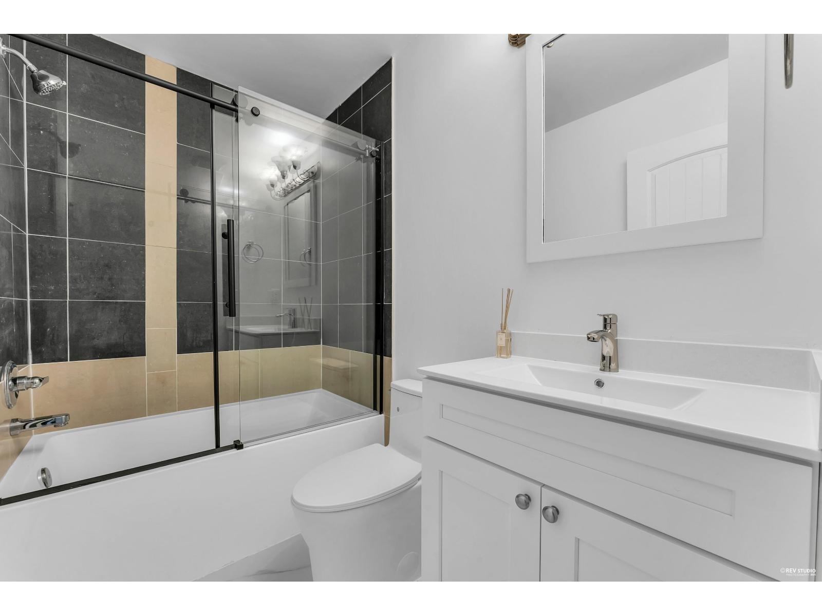6 Bed, 4 Bath House for Sale in Surrey – 13125 108 AVENUE, Surrey - Image 18