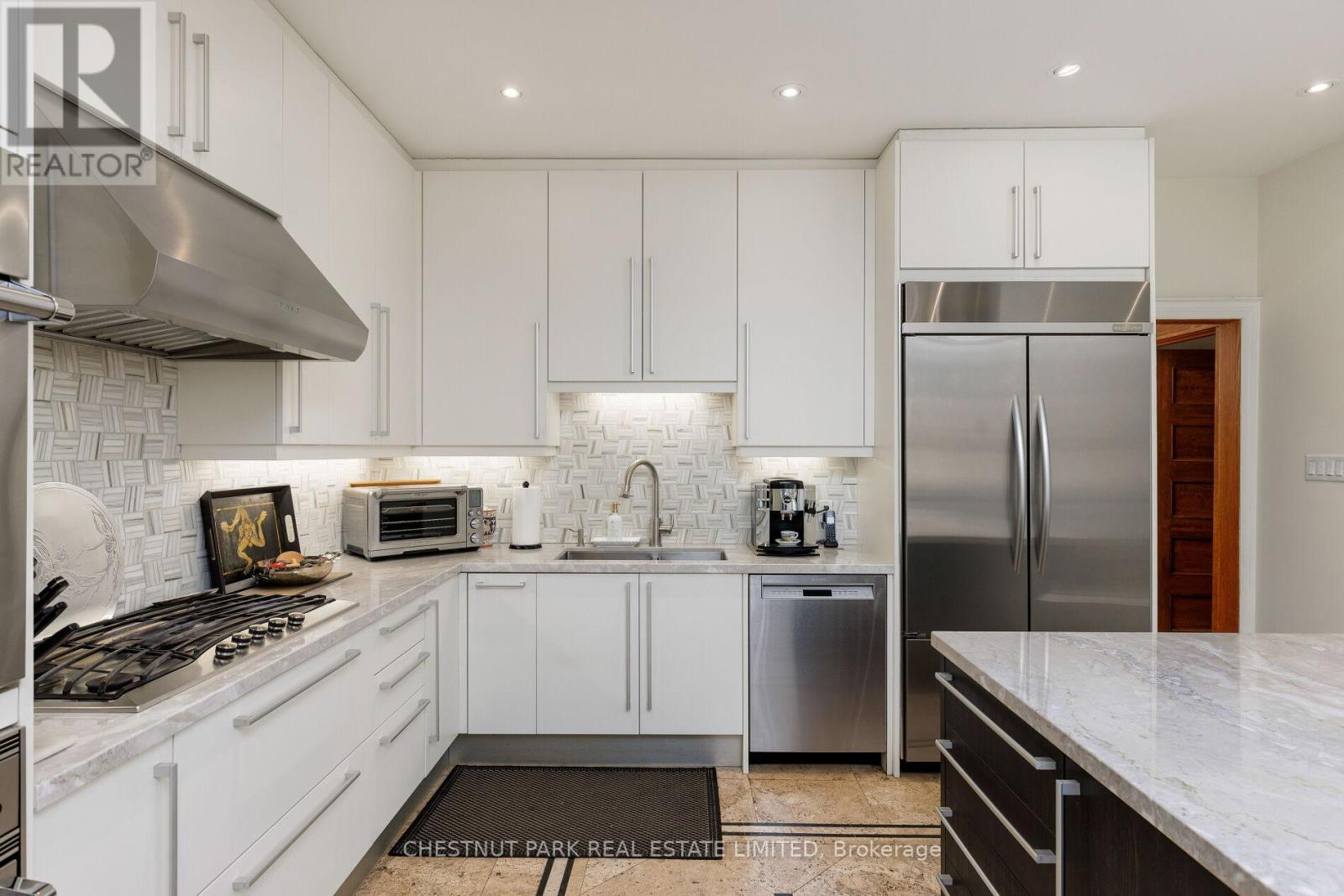 386 PALMERSTON BOULEVARD - 16