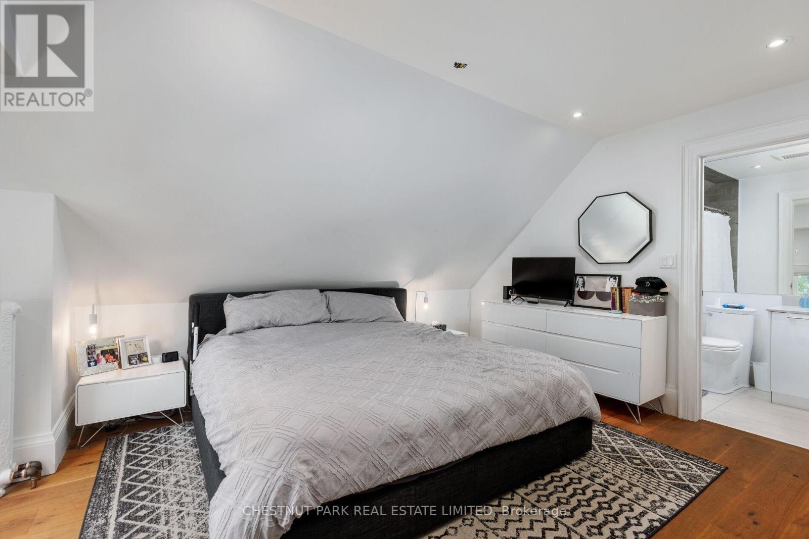386 PALMERSTON BOULEVARD - 30