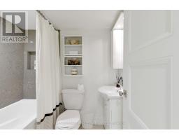 Family room - 386 Palmerston Boulevard, Toronto, ON M6G2N6 Photo 8