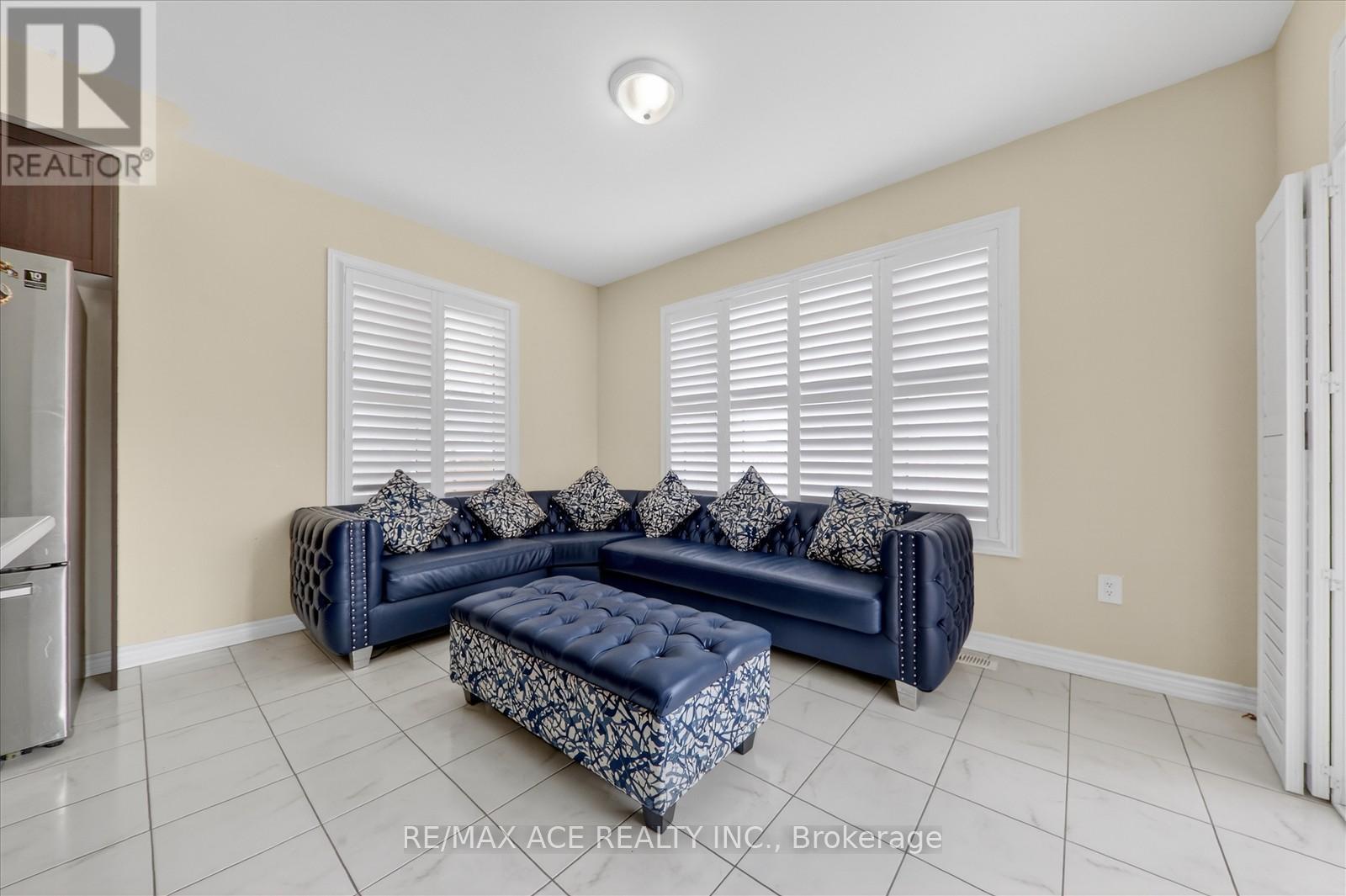 4 SANFORD CIRCLE - 11