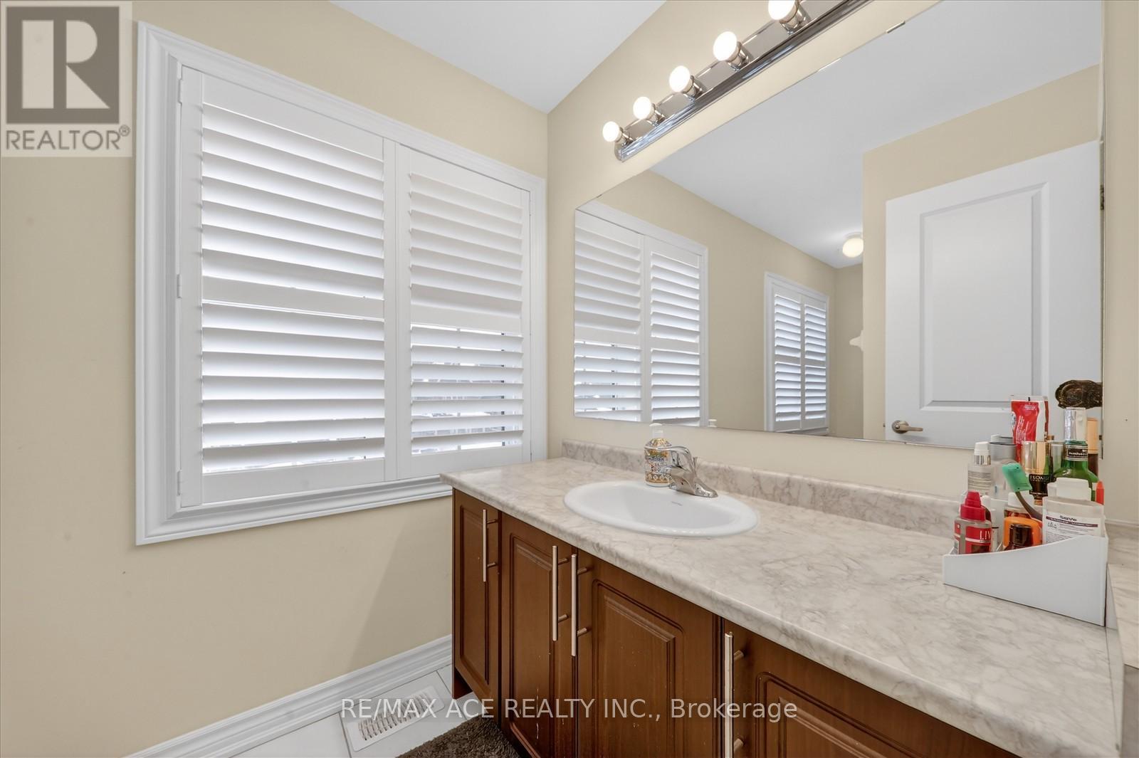 4 SANFORD CIRCLE - 29