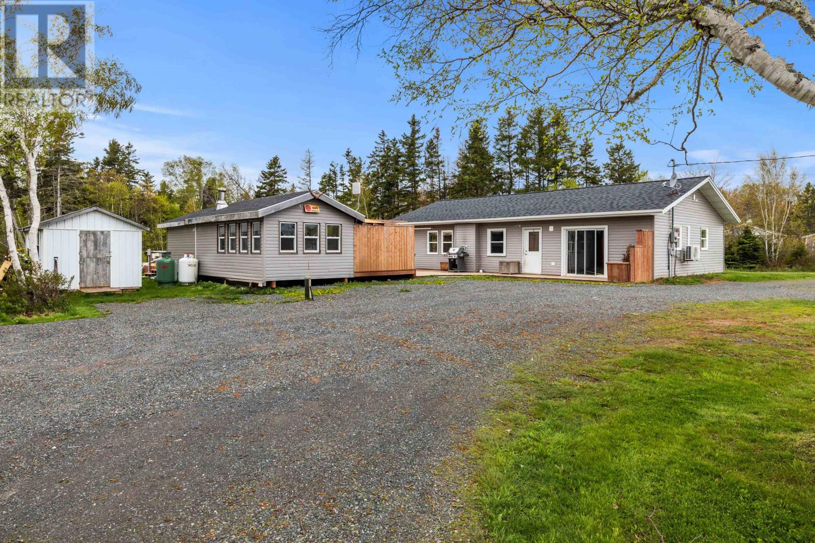 2263 SELKIRK Road - 1