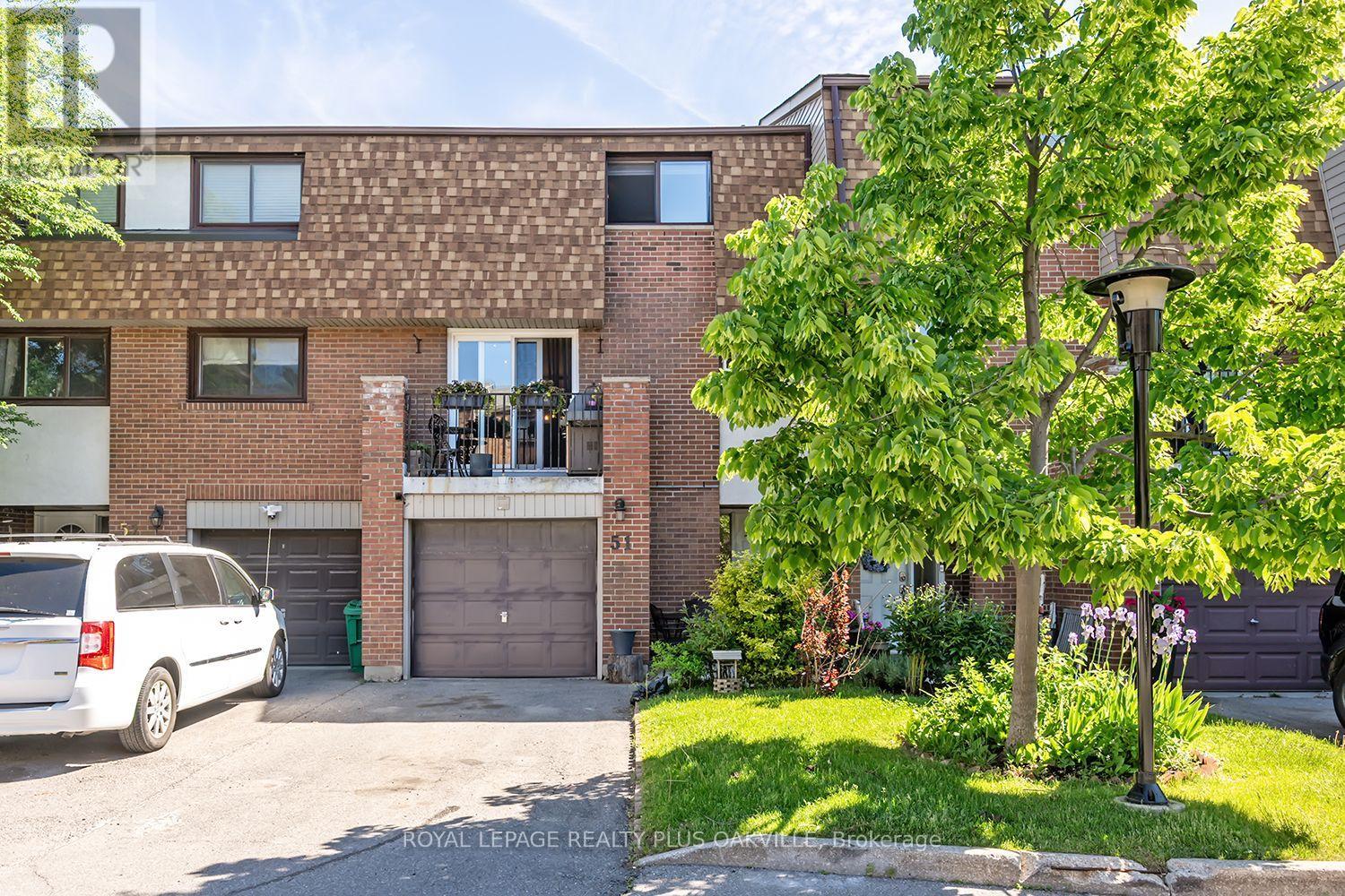 #51 1051 CEDARGLEN GATE - 1