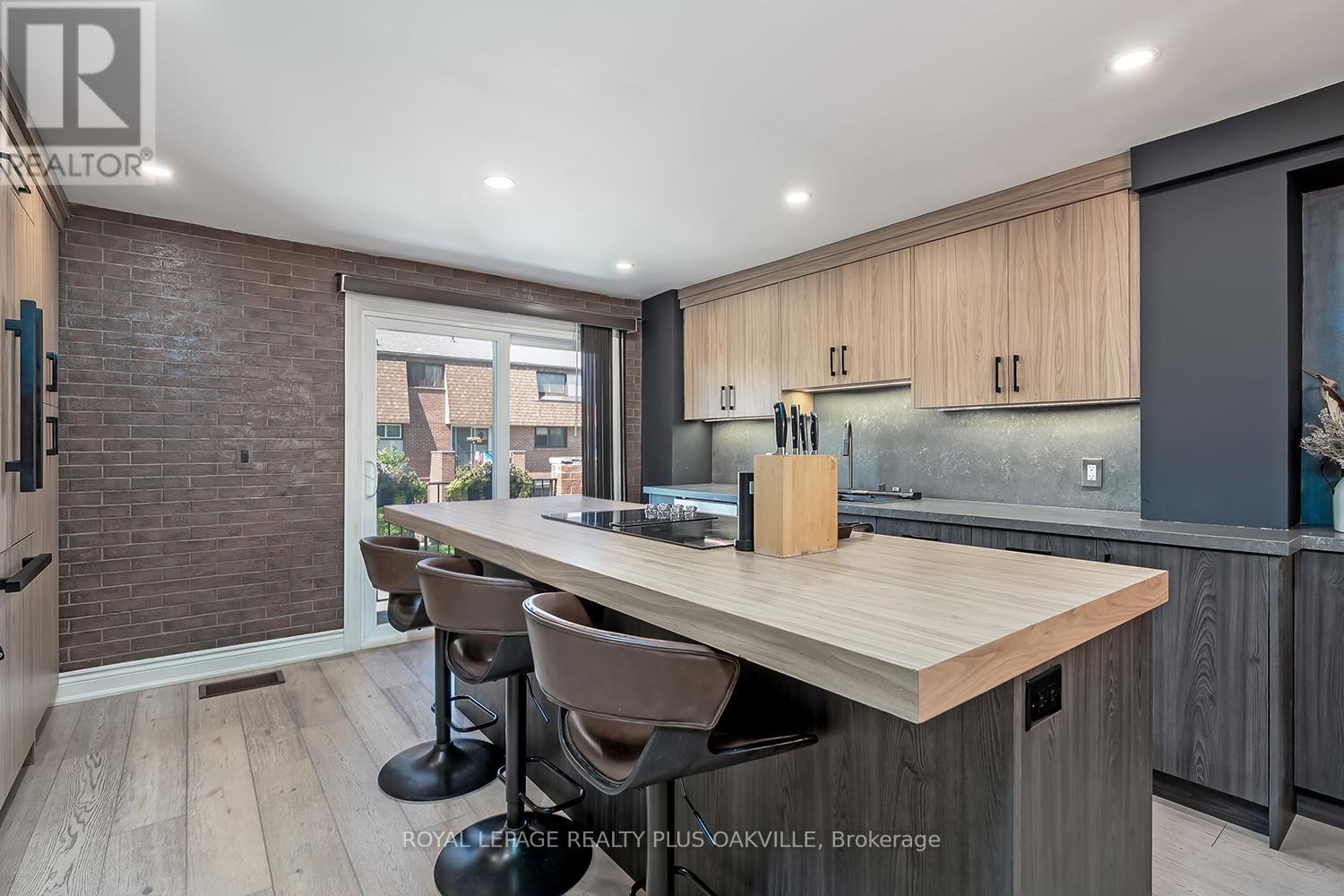 #51 1051 CEDARGLEN GATE - 11