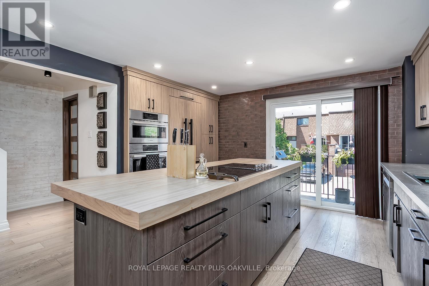 #51 1051 CEDARGLEN GATE - 13
