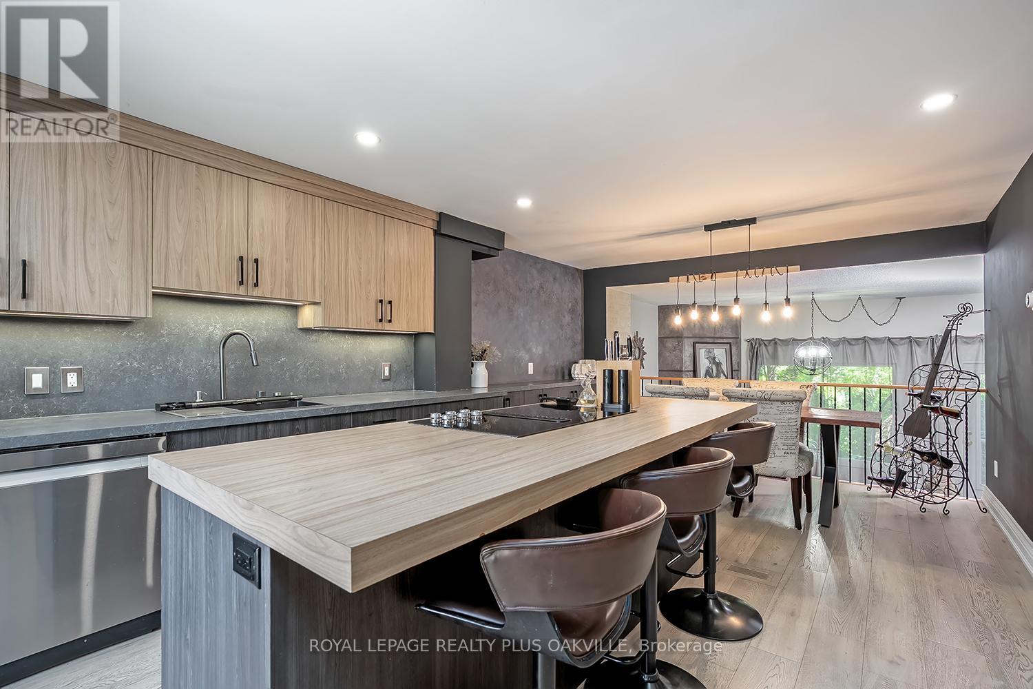 #51 1051 CEDARGLEN GATE - 15