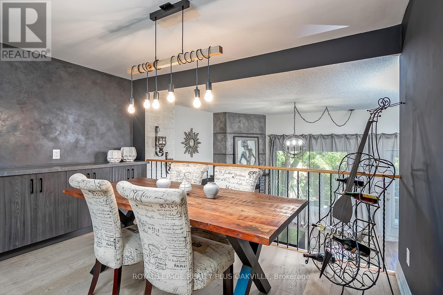 #51 1051 CEDARGLEN GATE - 16