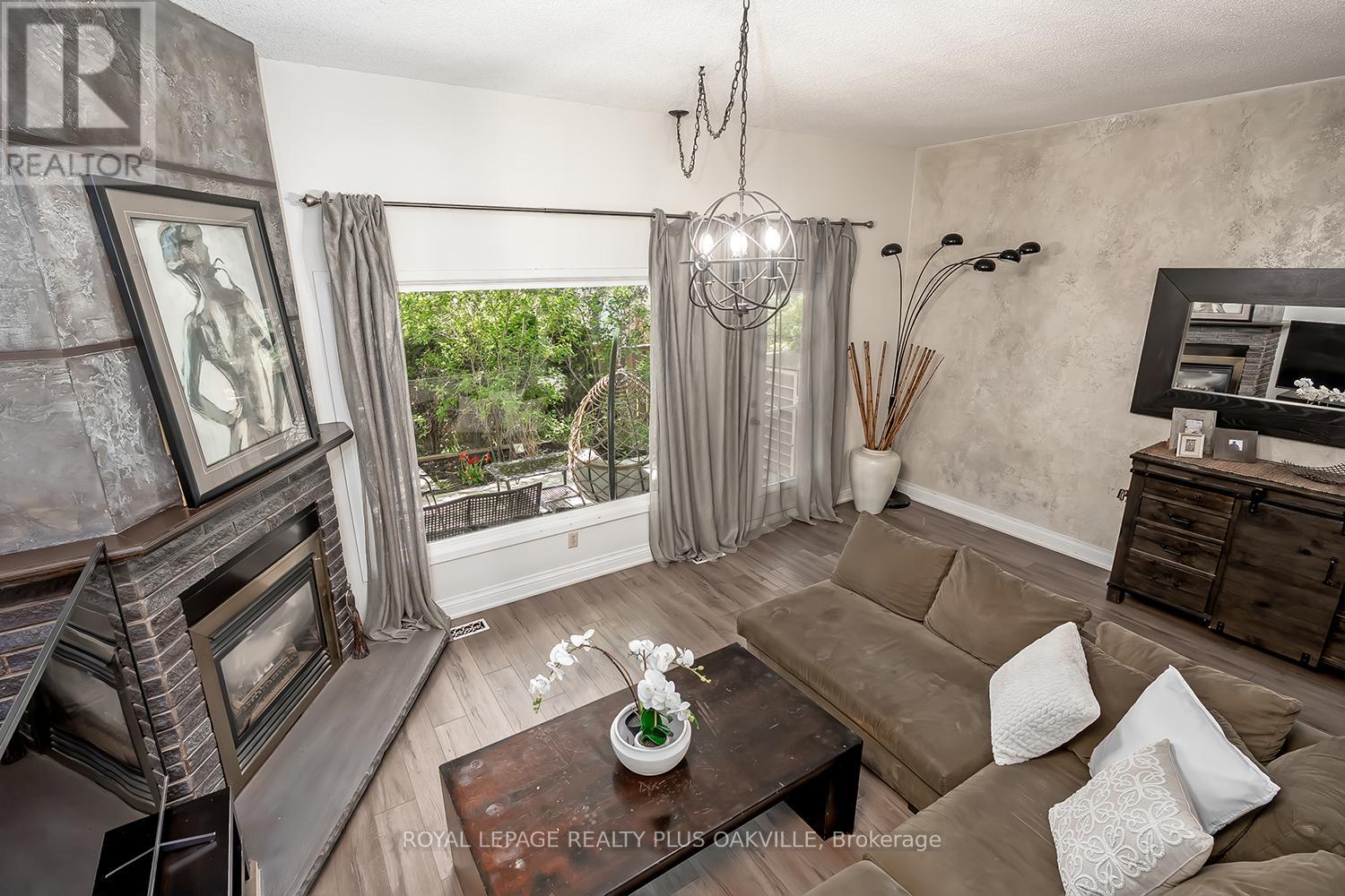 #51 1051 CEDARGLEN GATE - 17