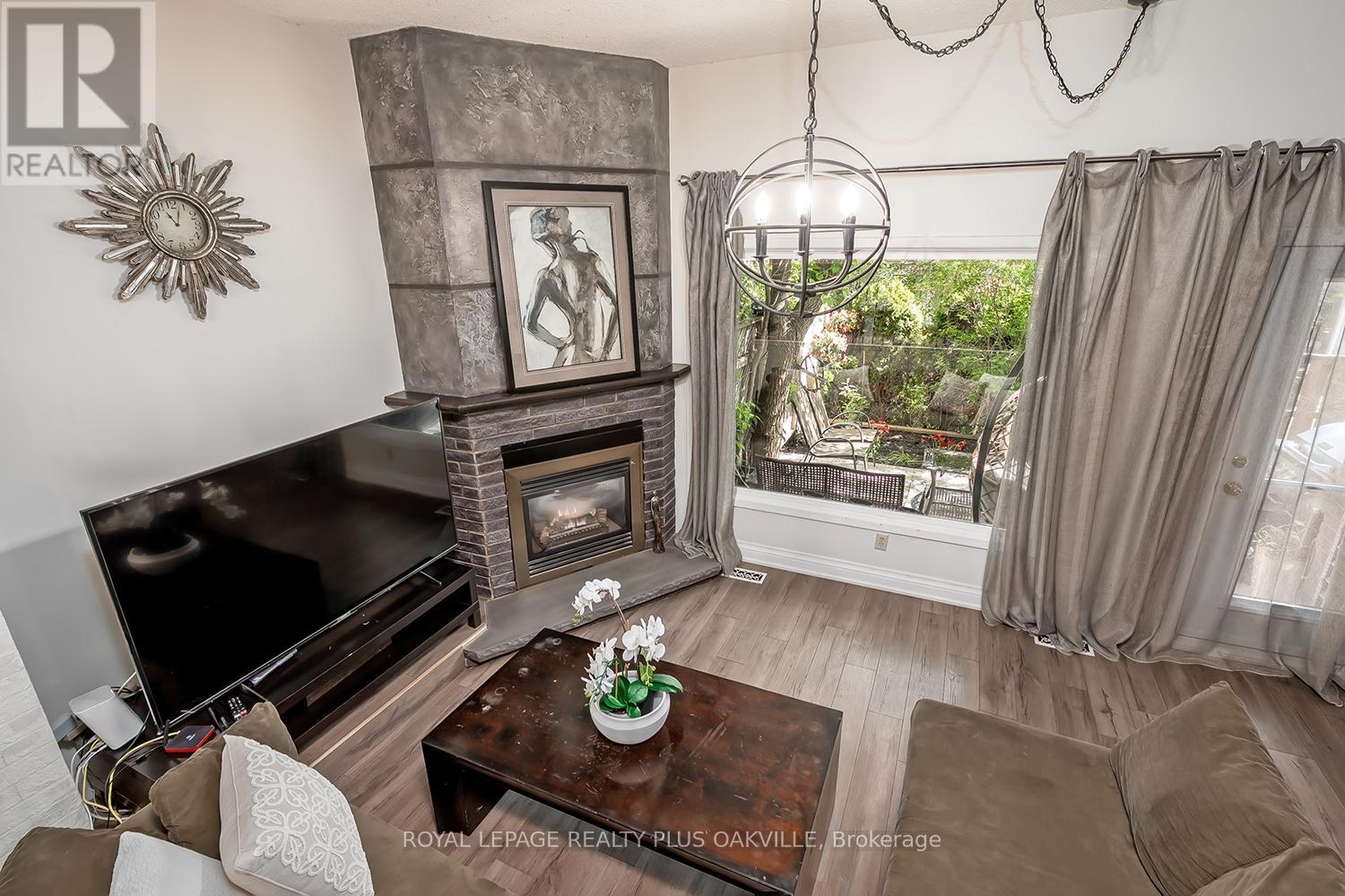 #51 1051 CEDARGLEN GATE - 18