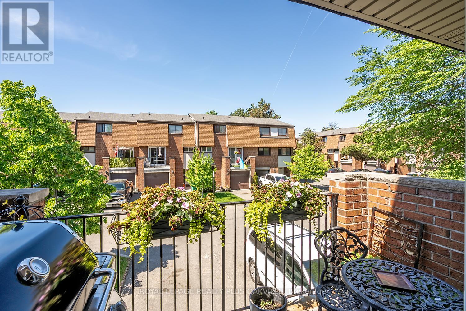 #51 1051 CEDARGLEN GATE - 19