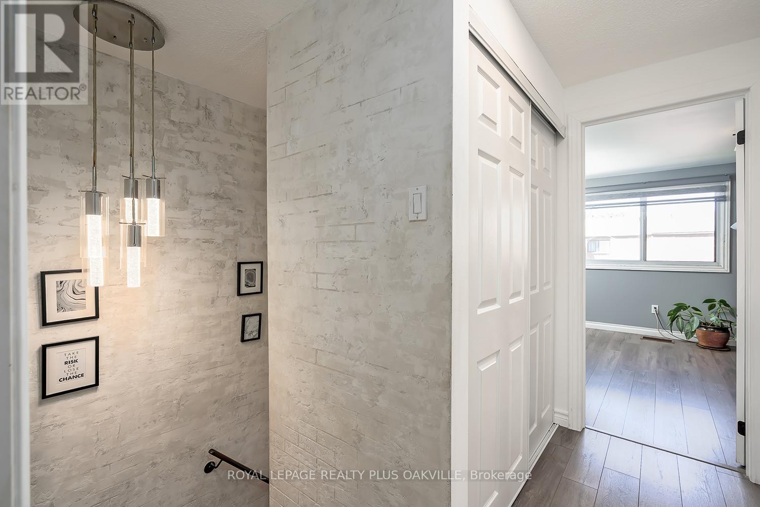 #51 1051 CEDARGLEN GATE - 20