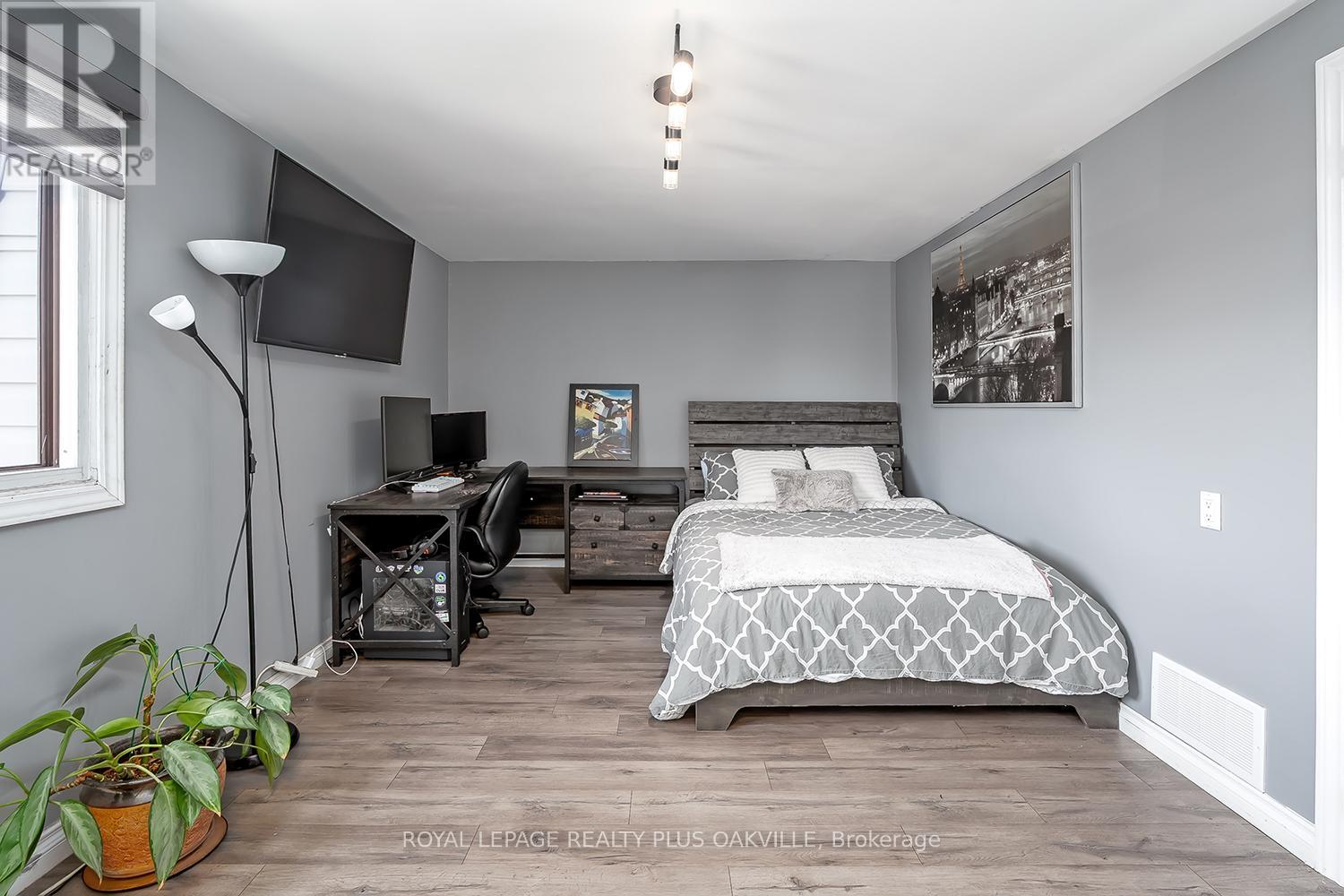 #51 1051 CEDARGLEN GATE - 21