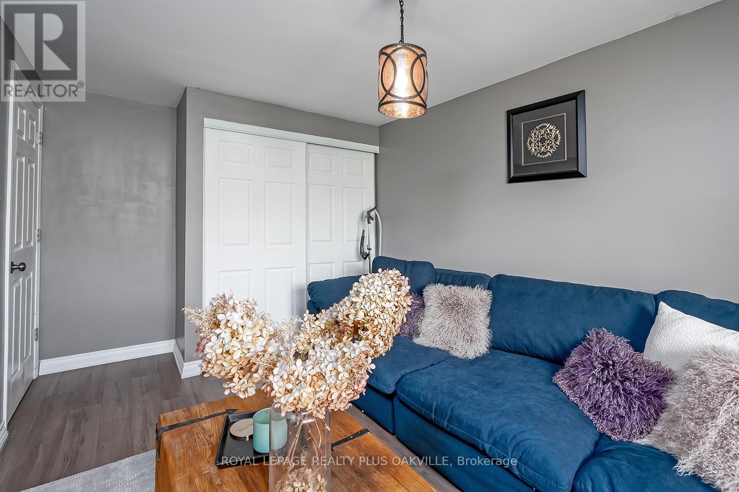 #51 1051 CEDARGLEN GATE - 25