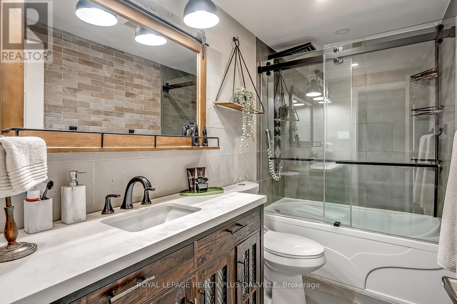 #51 1051 CEDARGLEN GATE - 27
