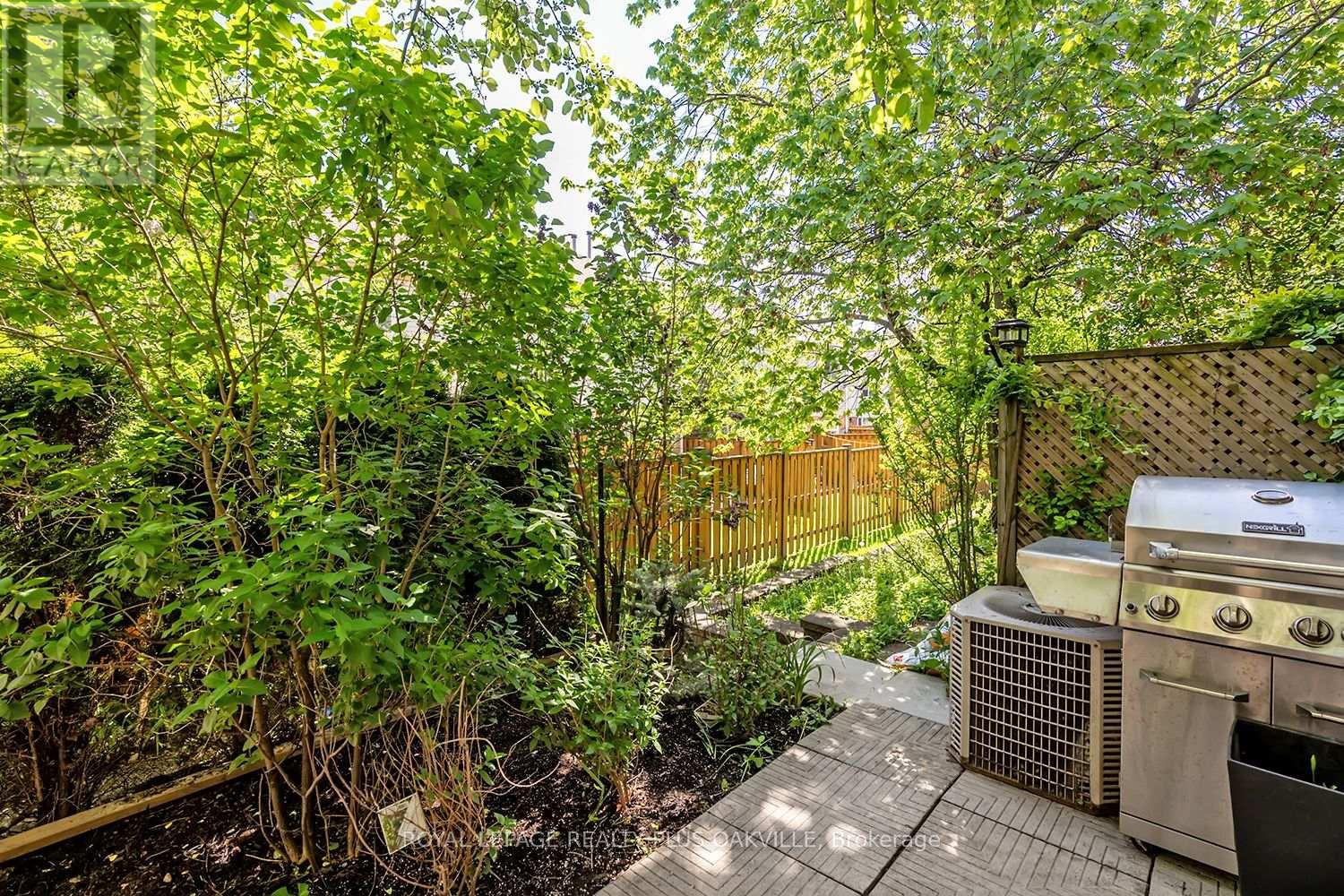 #51 1051 CEDARGLEN GATE - 34