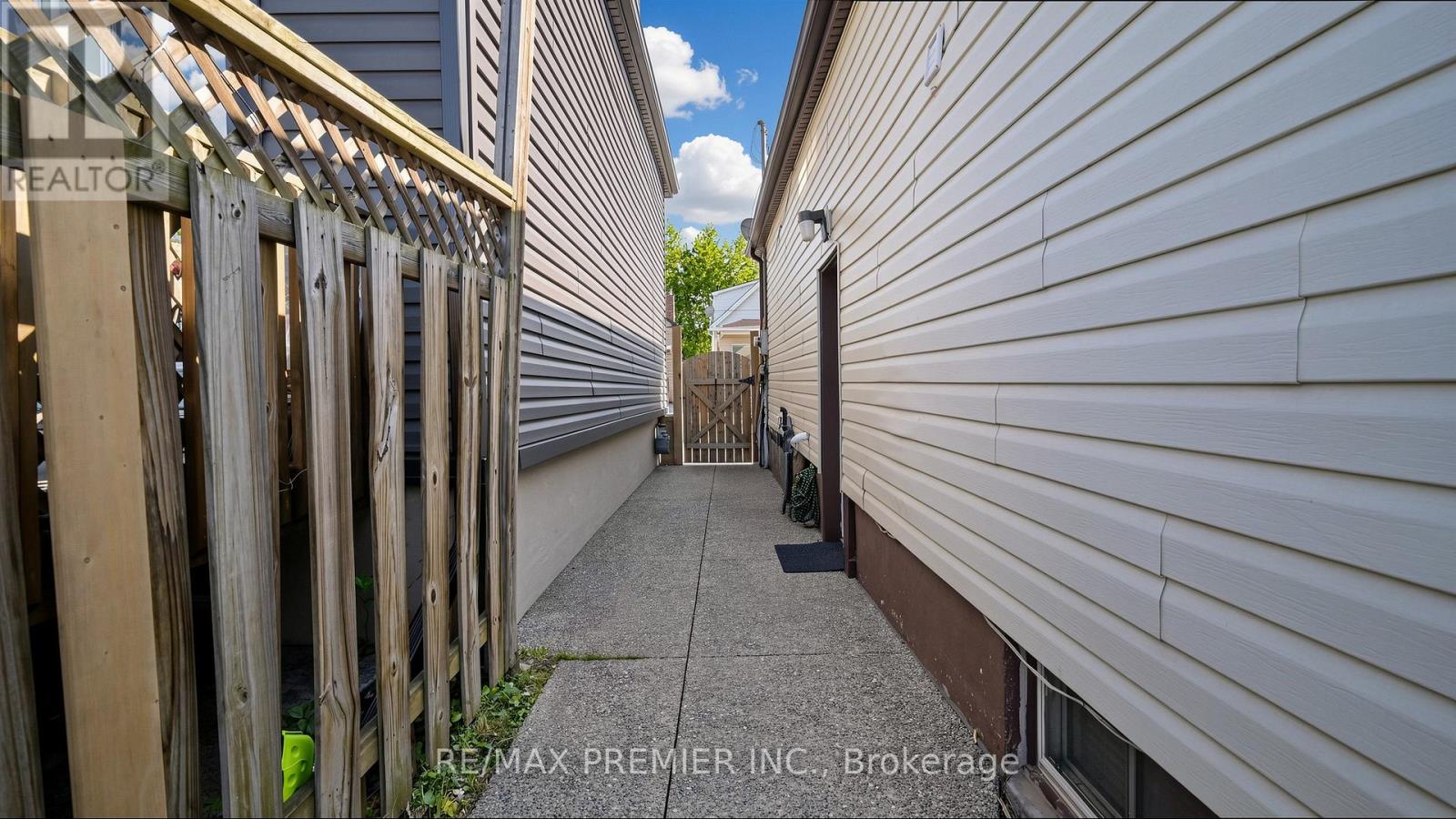 27 CAMBRIDGE AVENUE - 31