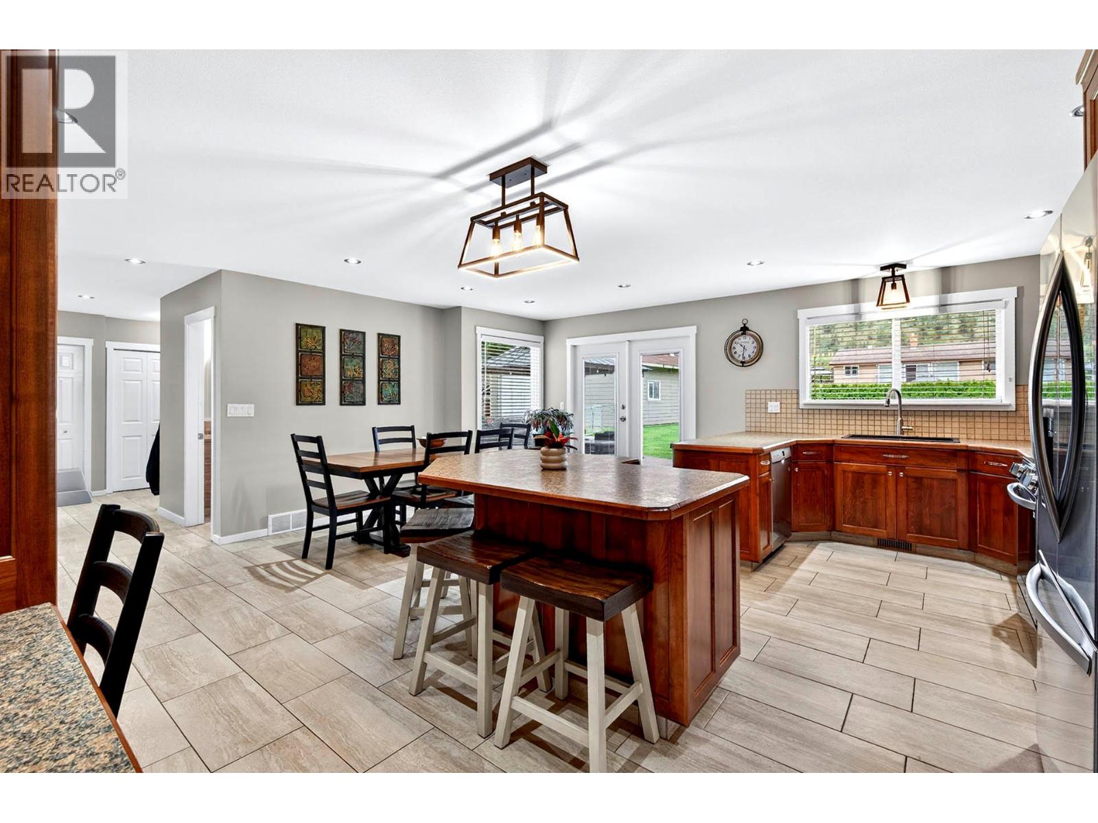 6451 Beaver Crescent - 7