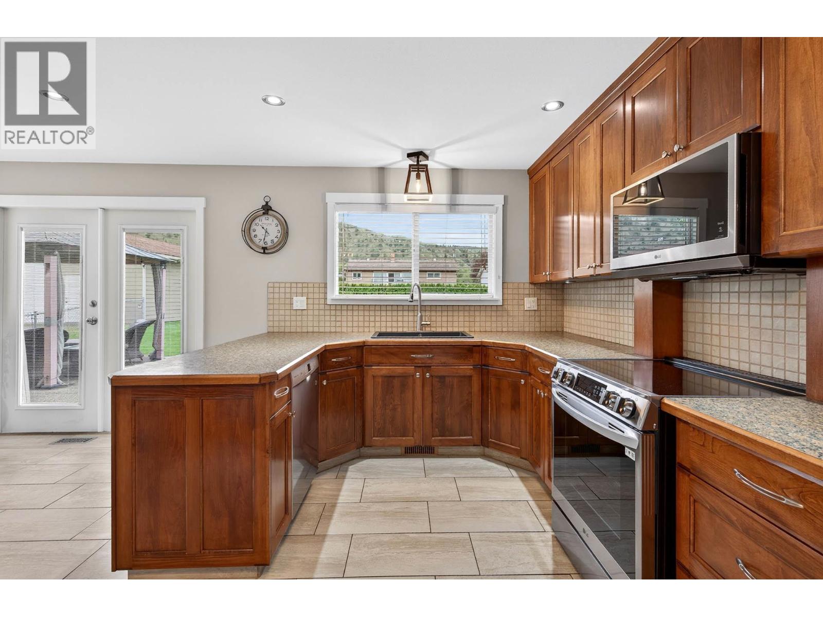 6451 Beaver Crescent - 9