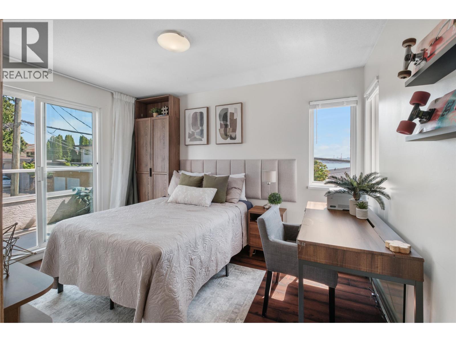 230 ST. PATRICKS AVENUE, North Vancouver