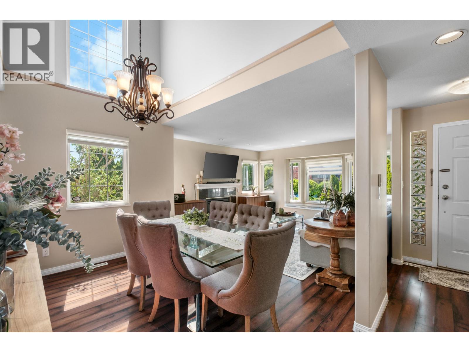 230 ST. PATRICKS AVENUE, North Vancouver