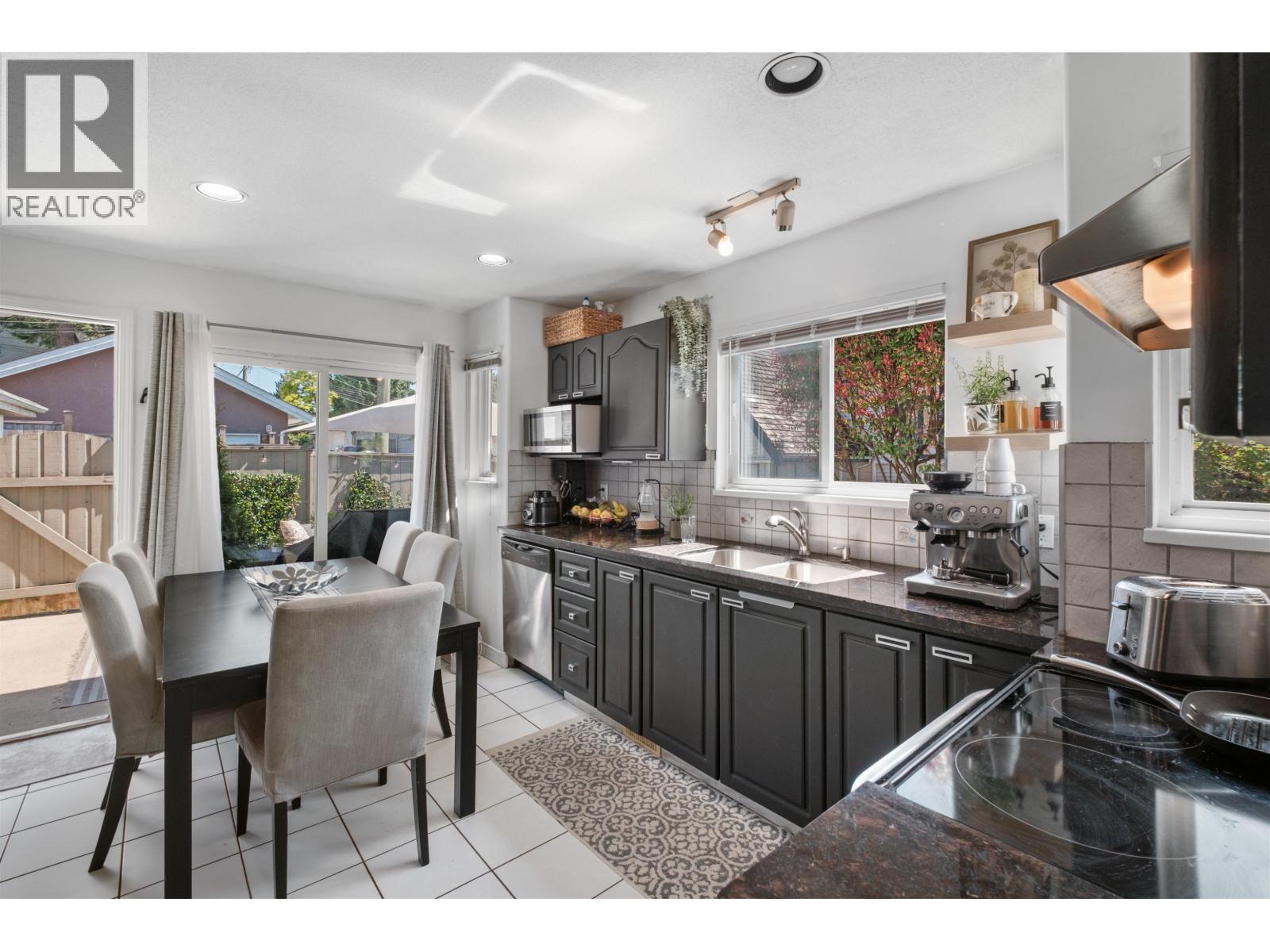 230 ST. PATRICKS AVENUE, North Vancouver