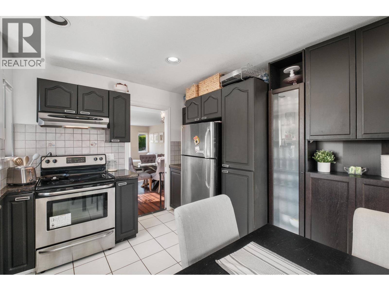 230 ST. PATRICKS AVENUE, North Vancouver