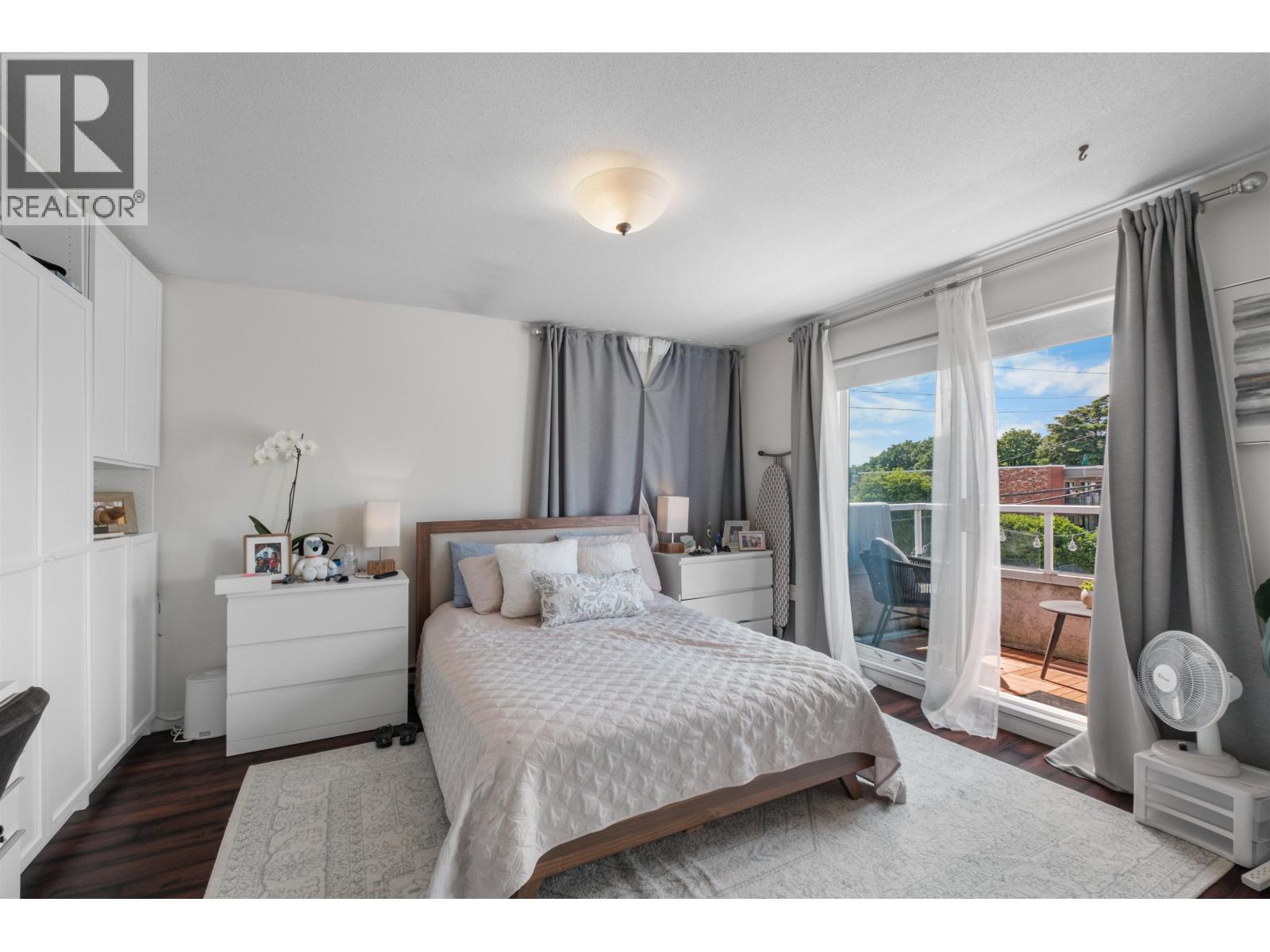 230 ST. PATRICKS AVENUE, North Vancouver