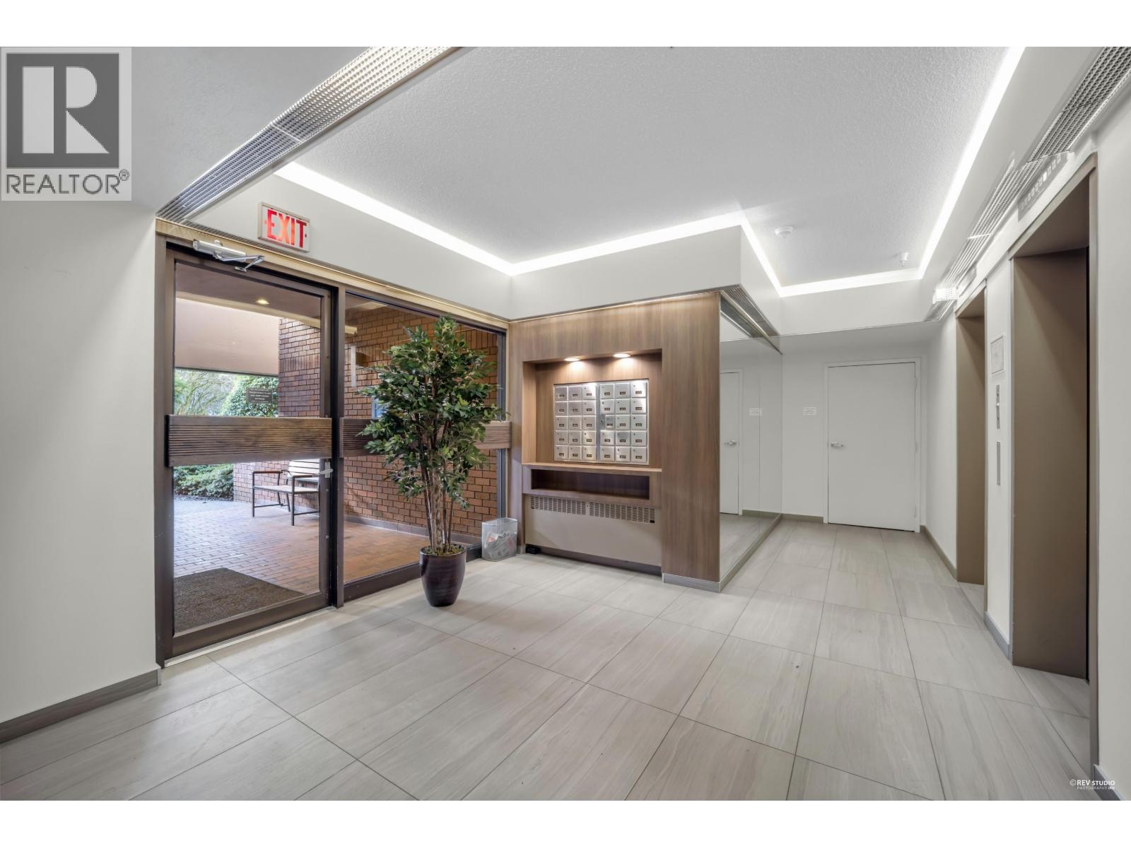 502 1737 DUCHESS AVENUE, West Vancouver