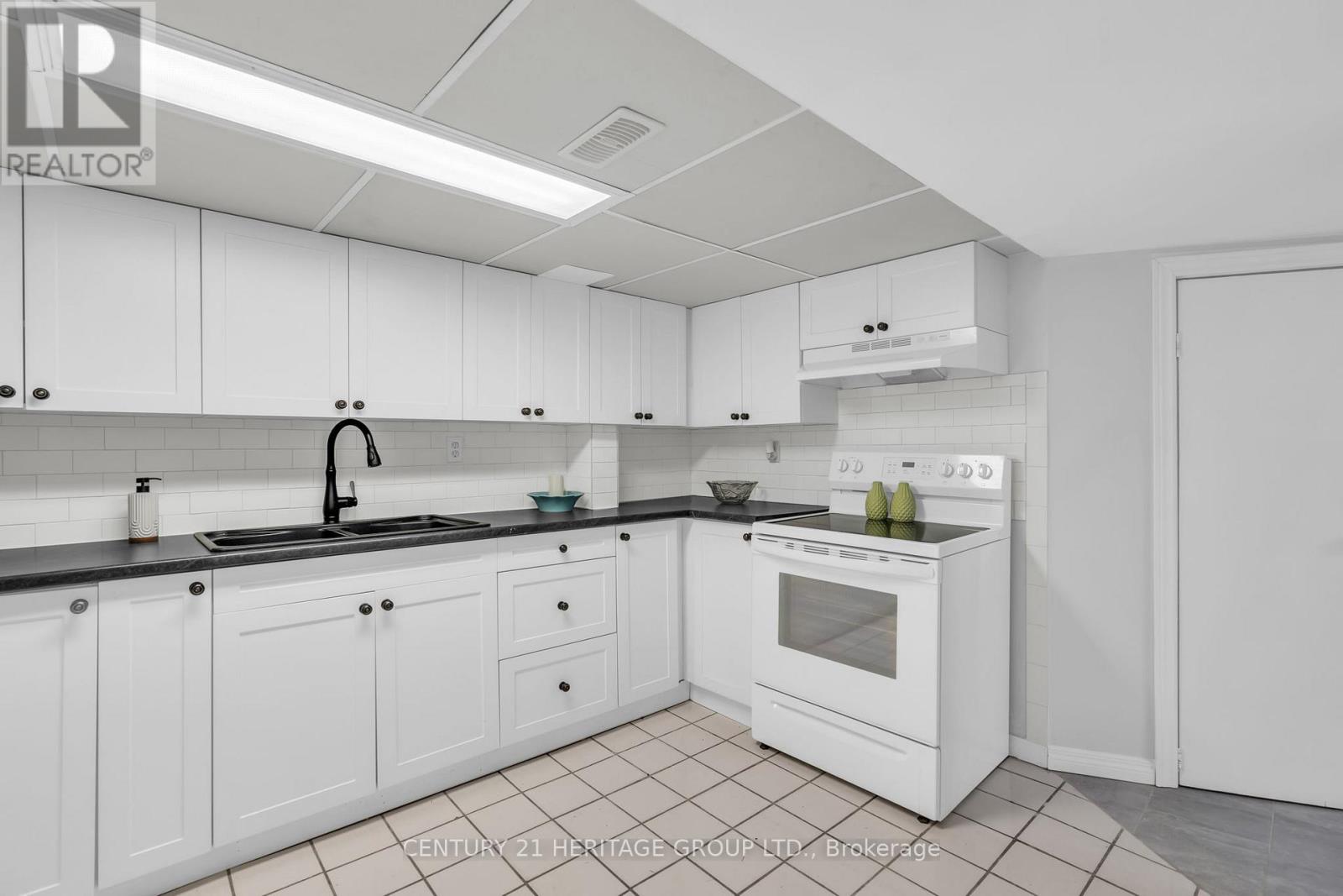 53 WILSTEAD DRIVE - 23