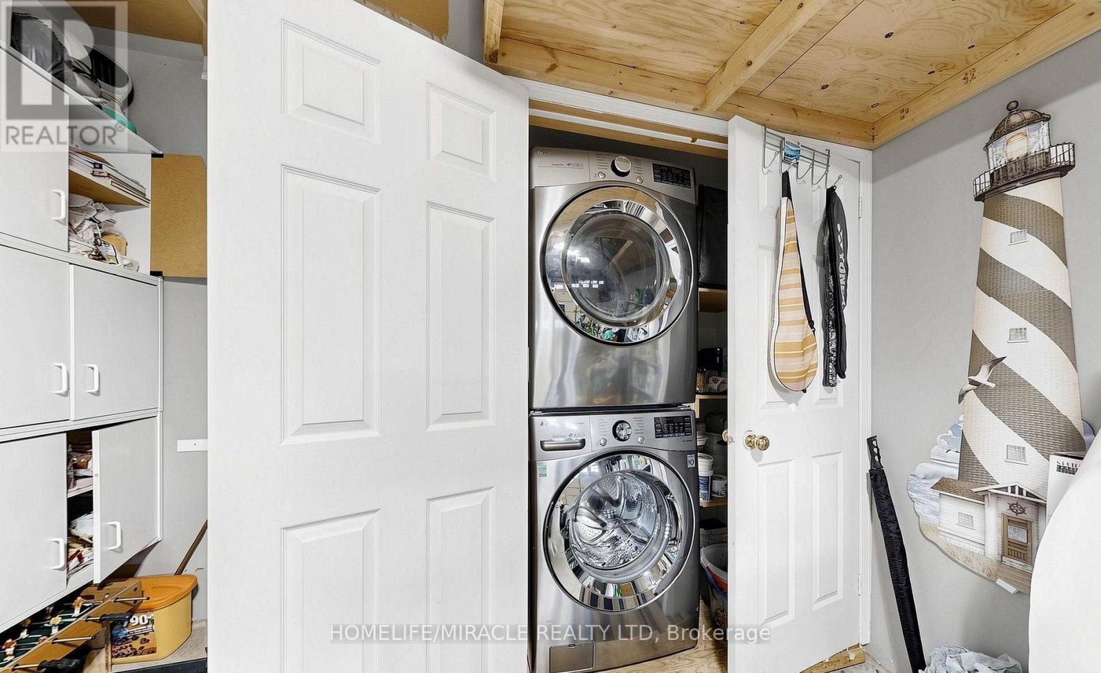 361 BRISDALE DRIVE N - 35