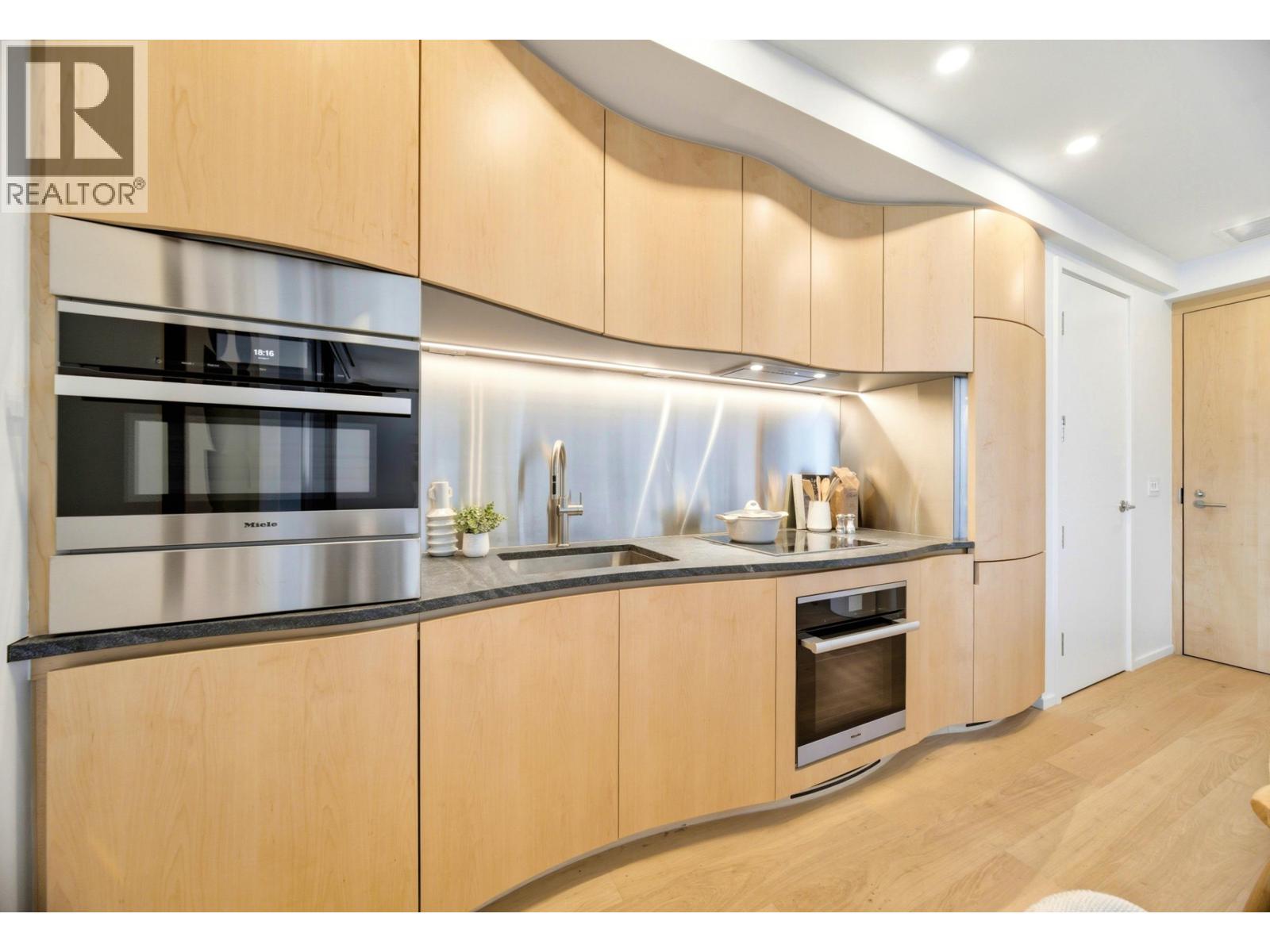 3202 1568 ALBERNI STREET, Vancouver