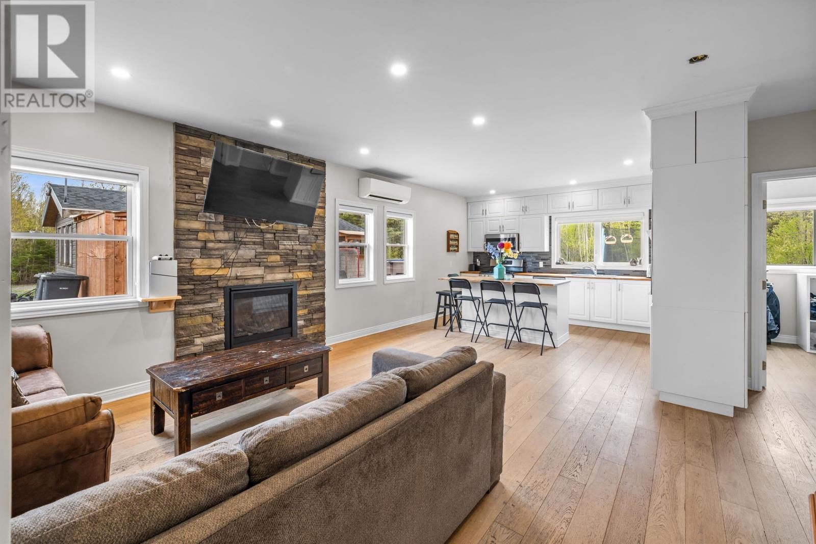 2263 SELKIRK Road - 8